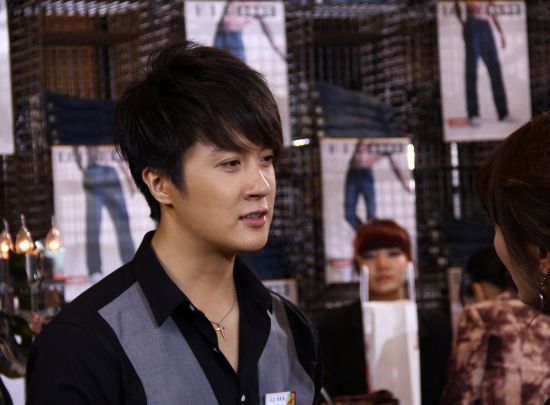 新浪娱乐讯 电视剧《命运交响曲》日前在安徽卫视(微博)首播.