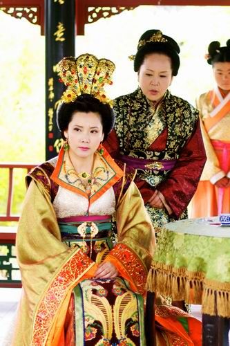 何赛飞杨怡《后宫》中上演"婆媳大战"