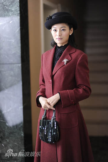 《兵临城下》热播 王媛可典雅登场造型时尚(图)