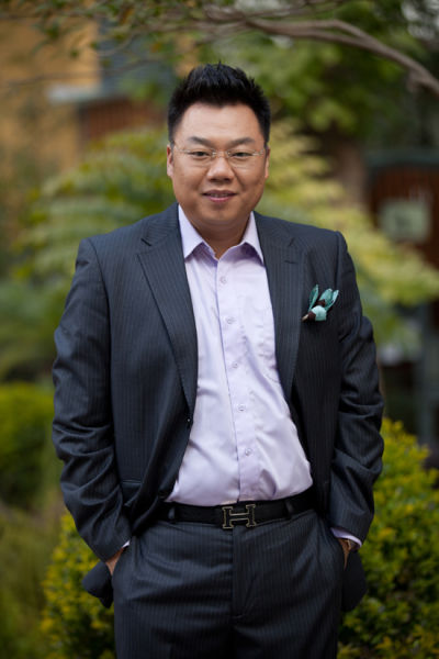 《飞向未来》首曝剧照 姜超演海归告别喜剧