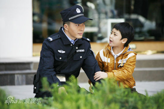 连奕名,周晓欧,景岗山,陶慧,徐立(微博)联合主演的电视剧《小城协警》