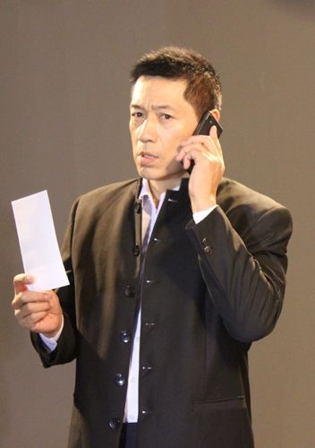 石凉拍片首谈《档案》 相较主持更爱演戏