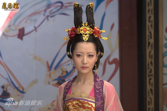 由张翰(微博),郑爽,白冰(微博),张默等领衔主演的电视剧《凰图腾》