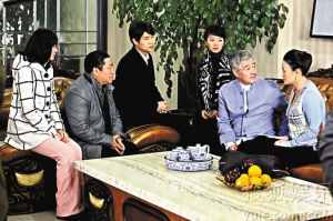 《乡５》中，小沈阳戴头套，赵本山结婚了。