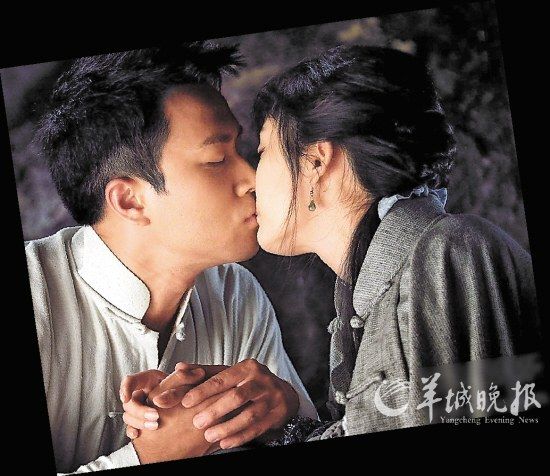 亲亲一吻，戏里戏外都动了心