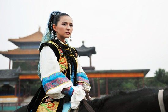 叶澜依 浏览原图 叶澜依骑马 浏览原图 饰演叶澜依的新生代演员热依扎