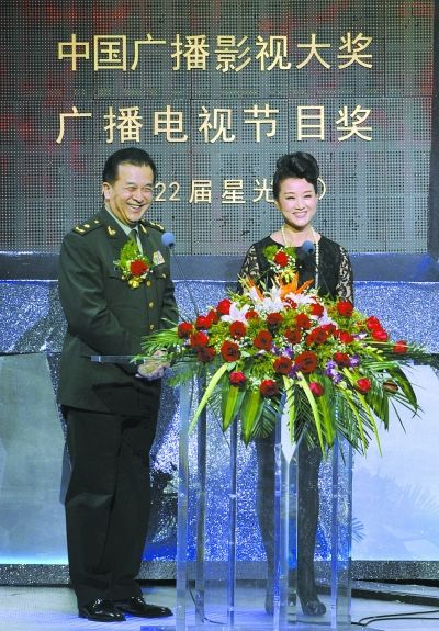 黄宏、宋祖英颁奖发言很贴心