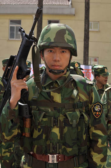 《我是特种兵》谷智鑫排除困难赴武大宣传