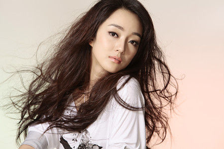 电视剧《爱的蜜方》热拍 刘越苦练穿高跟鞋