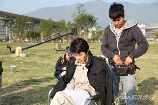 权相佑在《风花雪月》拍摄现场