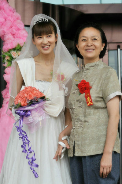 杨亚《要过好日子》卖力演绎获导演力赞(图)