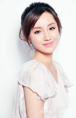 青春偶像剧《真爱惹麻烦》正在三亚热拍,饰演女一号的吕一(微博)此次