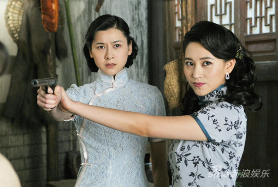 宁丹琳《杀狼花》上演剧版双面娇娃