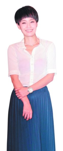 马伊琍在电视剧《风和日丽》中有“小清新怀旧文艺女青年”造型，但年过30岁的她表示，演20岁小姑娘“装嫩”