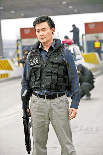 佟林(邢岷山饰)