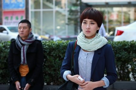 李小璐(微博),任重,曹炳琨(微博)主演的电视剧《aa制生活》正在深圳