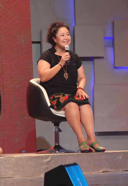 赵珈琪做客《天才童声》洒泪点评