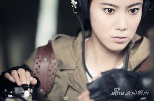 女子炸弹部队 王珂饰演薛敏 新浪娱乐讯 日前,战争动作大戏《铁血使命