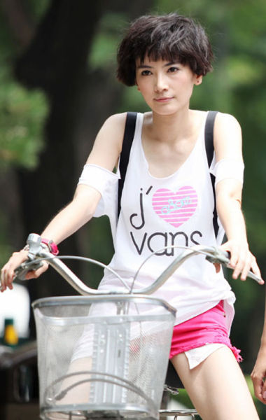 新浪娱乐讯 30集电视剧《时尚女编辑》正在北京卫视(微博)热播,哥剧