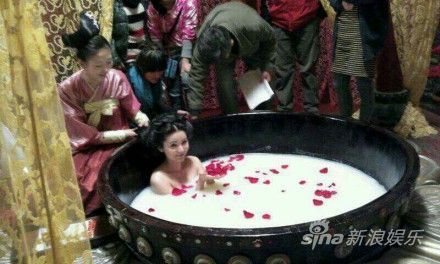 张瑞希性感出浴露酥胸剧照.图