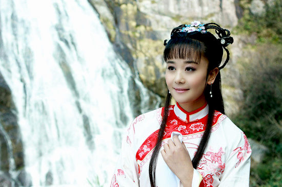 曾在《新还珠格格》中饰演紫薇的内地演员海陆,在《宫锁珠帘》中再度
