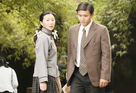 《雾都》中饰演一对爱恨交织的"抗战夫妇"后,青年演员石天琦,叶静
