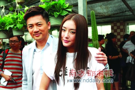 秦岚和苏有朋两个现实中的"不婚族",在电视剧里讨论"不婚"这个时髦的