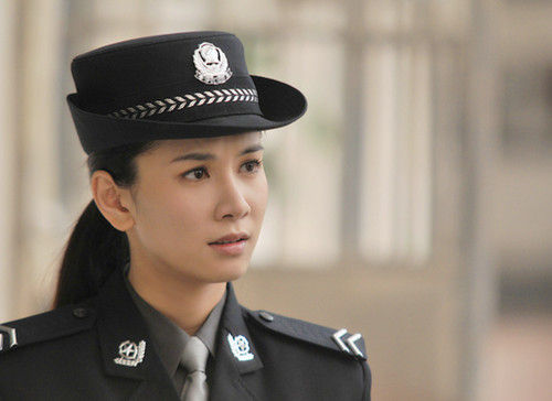 王笛饰演的女警花何雨桐