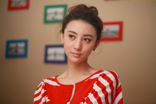 新浪娱乐讯 由混血美女周庭伊与综艺主持人陈欢共同演绎的栏目剧