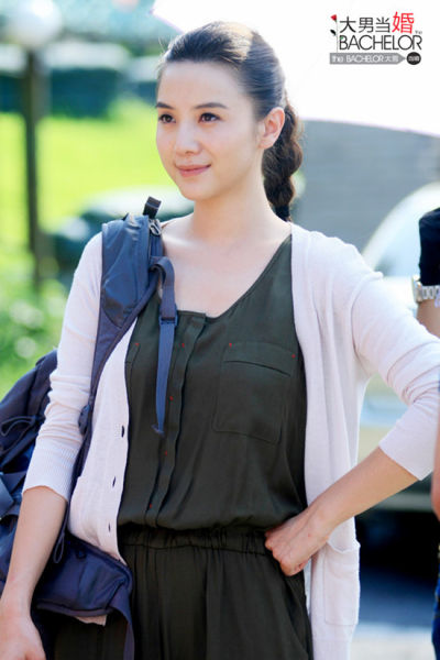 宋佳《大男当婚》饰演医学女博士