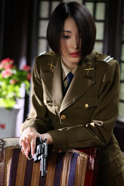 《强者风范》大汉皇后林静军装惹争议