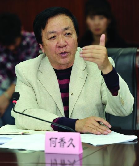 电视剧《焦裕禄》编剧何香久 王少华/摄