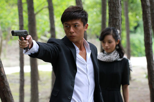 《冷风暴》危机重重 朱雨辰苦肉计潜伏