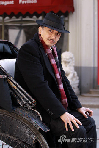 侯长荣饰探长罗成