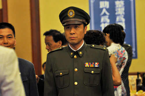 王宝强剧照 于和伟 新浪娱乐讯 谍战剧《我是特种兵之与狼共舞》今晚