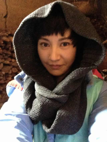 刚刚结束古装武侠剧《新圆月弯刀》拍摄的实力女星杨雪[微博]又迅速