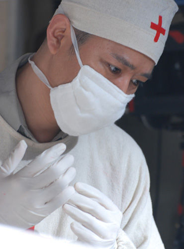 高鑫诠释战地医生