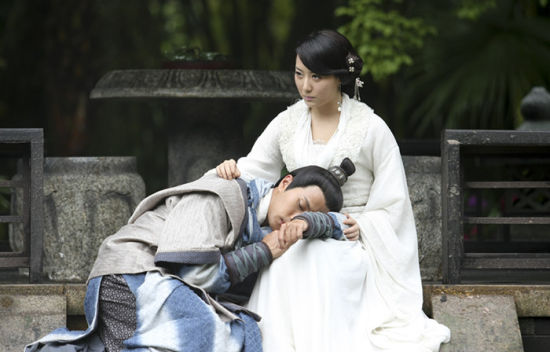 刘恺威白冰相依偎