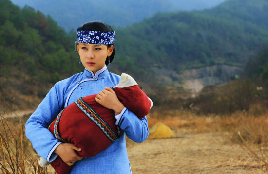 《战地狮吼》贾青怀孕 炮弹袭车母子遇险