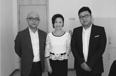 于正(右)与孟非、黄菡一起参与《非诚勿扰》