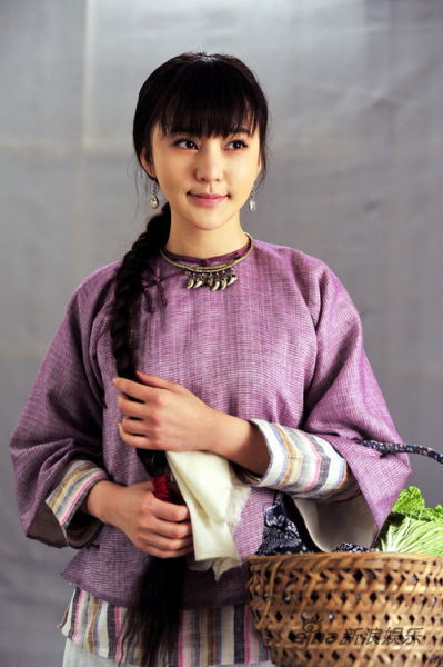 浏览原图 王子子《十月围城》饰阿纯   新浪娱乐讯