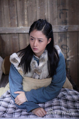 演员蒋欣[微博],靳东[微博],陈龙[微博]联袂出演的抗日大剧《箭在弦上