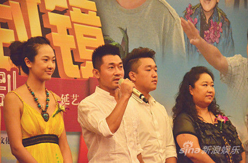 导演延艺,双胞胎制片人兼主演张建国,张国庆携主创刘桦[微博],句号,肖