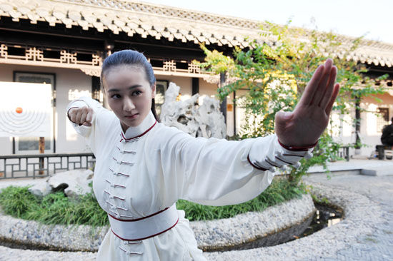 《游击兵工厂》李雯雯变抗日版野蛮女友