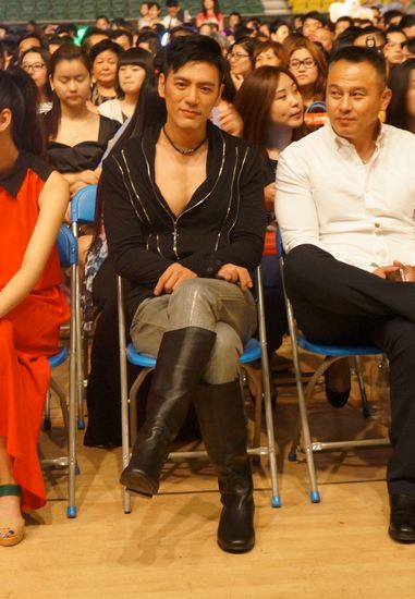 《精忠岳飞》首播庆典 吴卓翰小秀胸肌