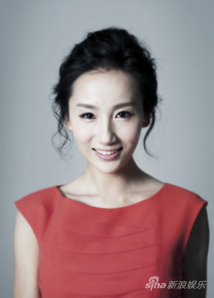 《新雪豹》正在横店火热拍摄,高洋在剧中饰演女一号陈怡,与富家子弟