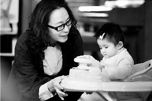 50后妈妈奚美娟，她在剧中饰演孙俪的婆婆。