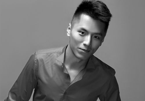 闫妮张嘉译封柏三同乡一台戏