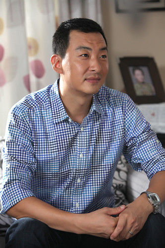 郝平演绎完美夹板男