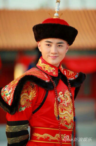 余少群《末代皇帝》清装照